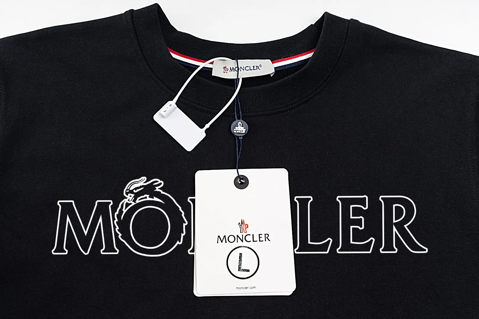 【 Quality】【 MONCLER】【In Stock 】 2024 New Arrival Premium 3D LOGO ， ， Premium ⚠️ ： 460 ， 21S 10S 26/2 1*1 ！ ， ， ， ， ， ！ Same Style ✔️ Same Style： ❗ ✔️【 Same Style， In Stock！】 ➡️Size：S M L XL XXL ➡️ ：Black White ⚠️Size Size